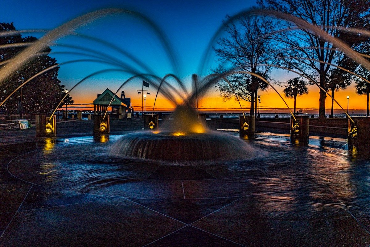 Popular spot for Bachelorette parties in Charleston SC to take photos. This fountain is like a water park.
